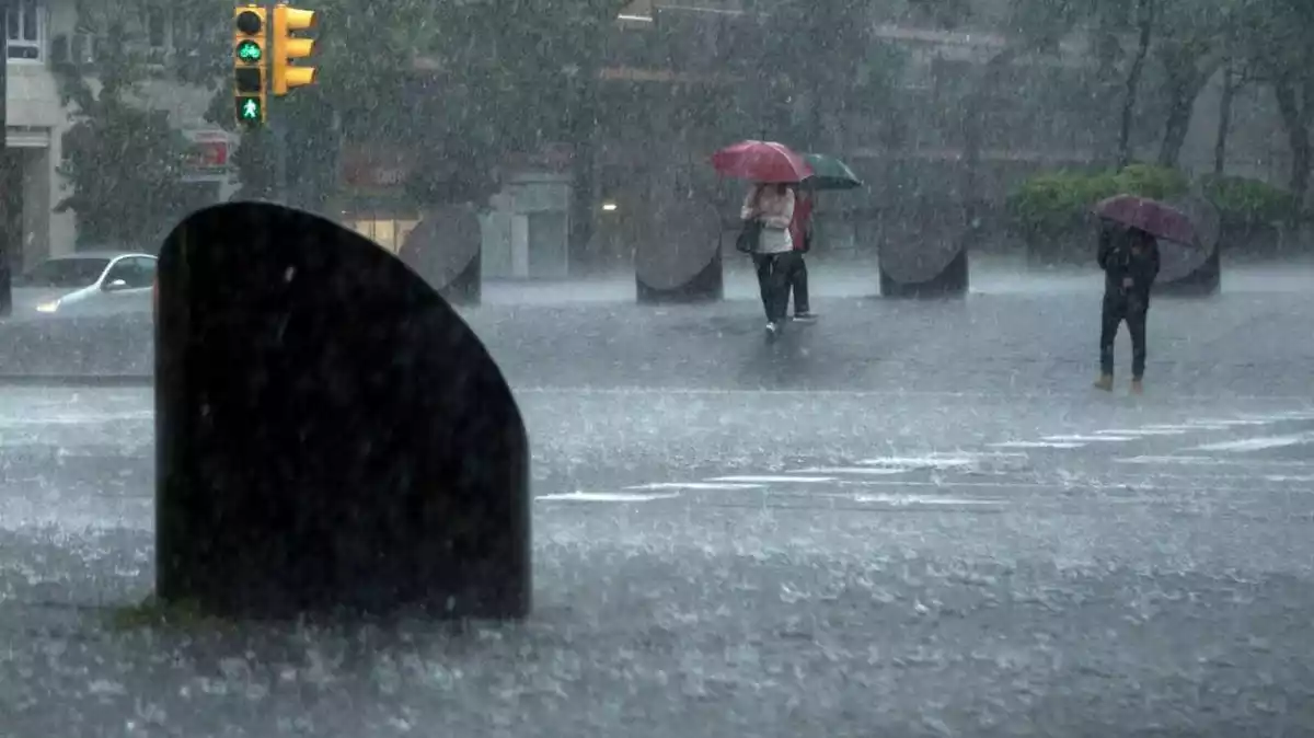 Imatge d'un dia de pluja a la ciutat de Barcelona