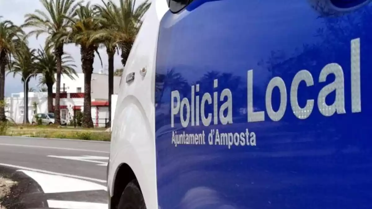 Una patrulla de la Policia Local d'Amposta en una imatge d'arxiu