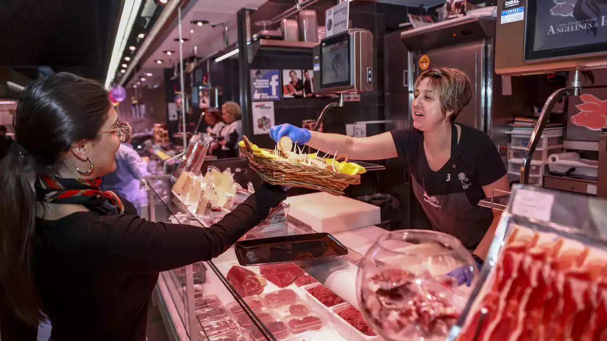 Carnaval Tarragona 2020: Botifarra d'ou per Dijous Gras al Mercat Central!