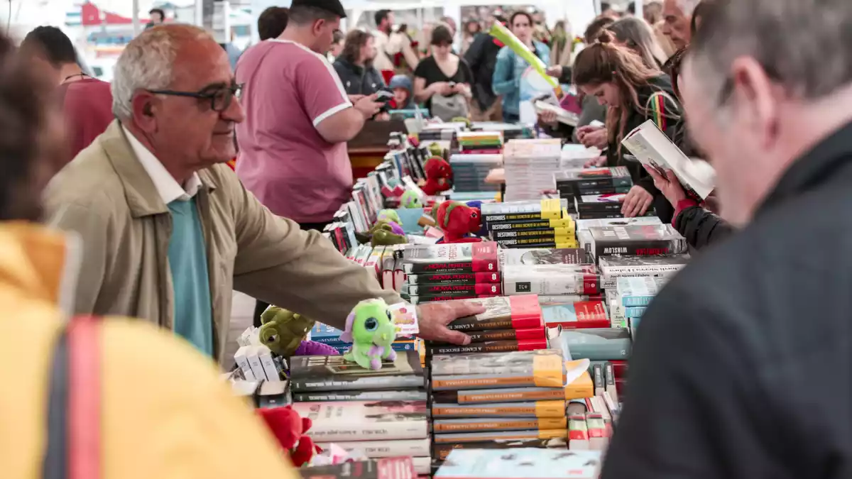 Sant Jordi a Cambrils es celebra prop del mar