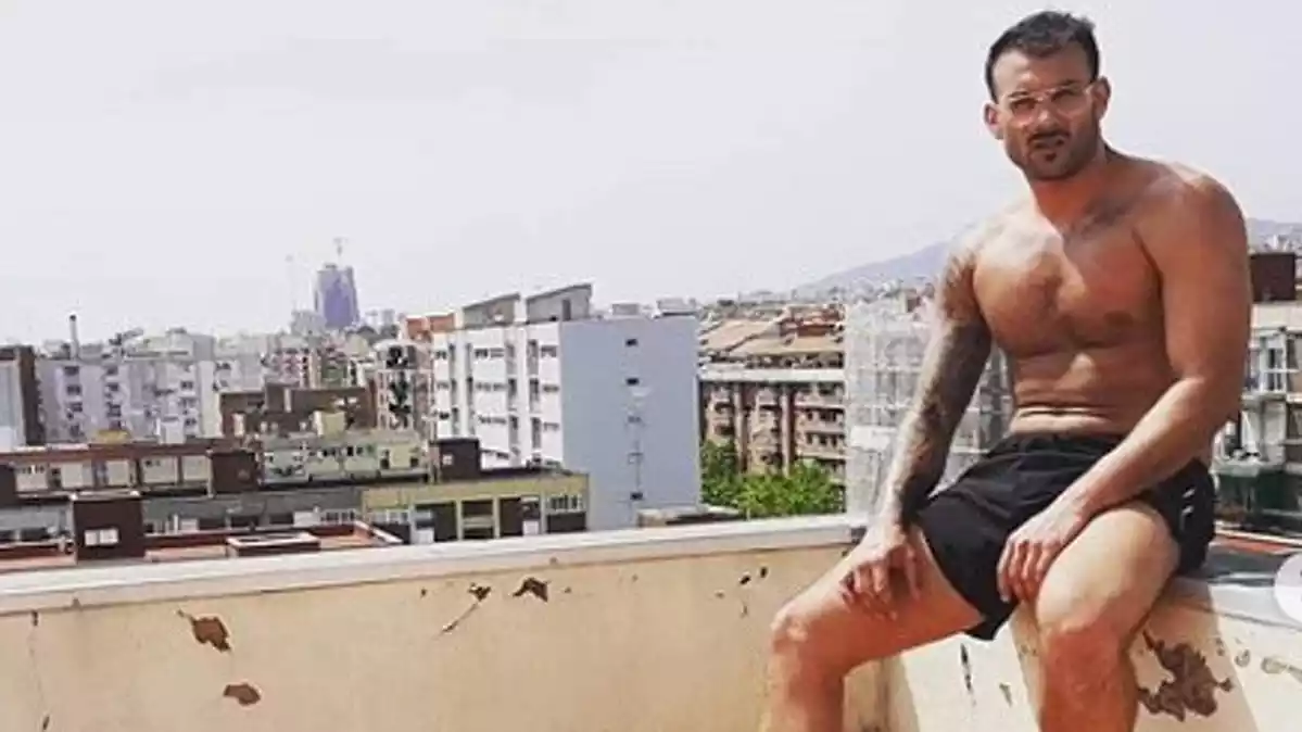 Alejandro Clavería, el jove que es va fer viral per fer el 'llangardaix' a la Barceloneta