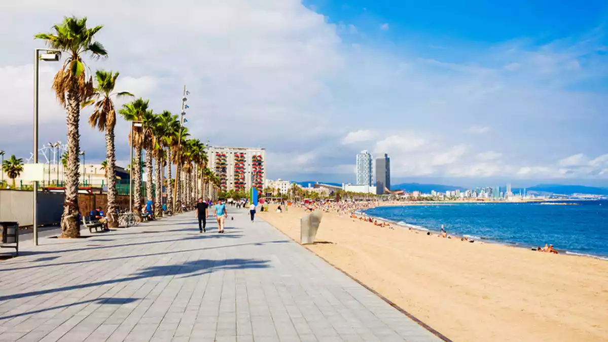 Fotografía de una playa en la ciudad de Barcelona