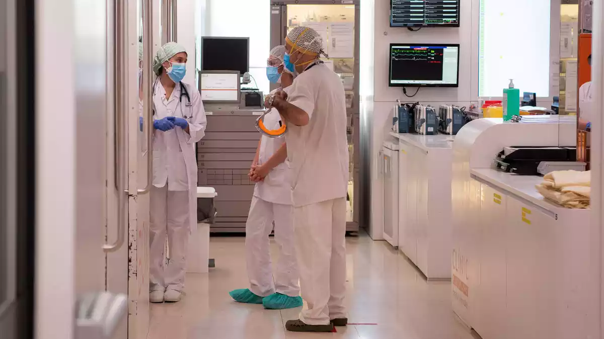 Professionals sanitaris atenen malalts de coronavirus a l'Hospital Clínic el 16 de maig de 2020