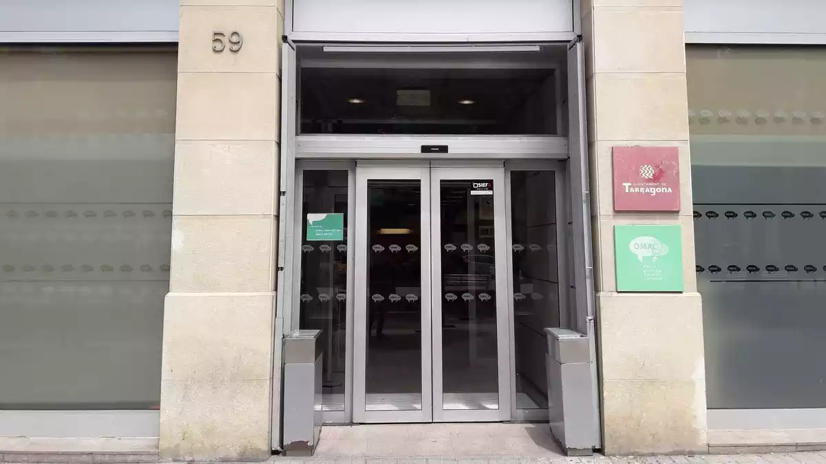 Imatge de l'exterior de l'Oficina Municipal d'Atenció Ciutadana Centre de Tarragona