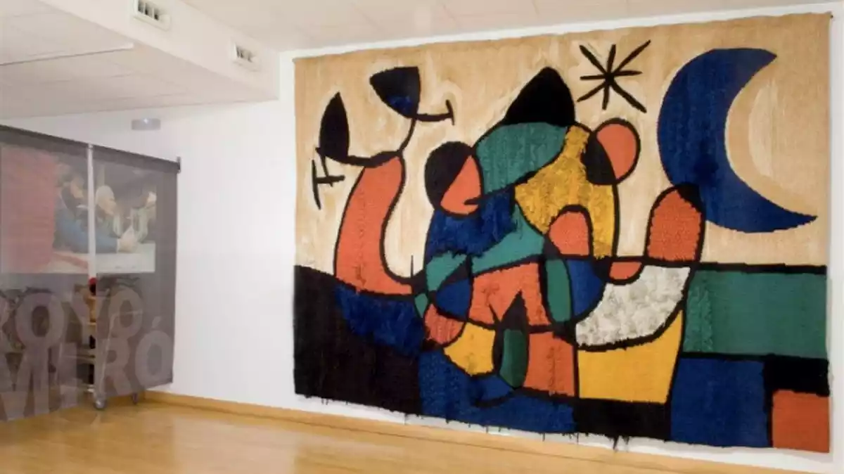 Imatge del tapís de Miró al Museu d'Art Modern de la Diputació