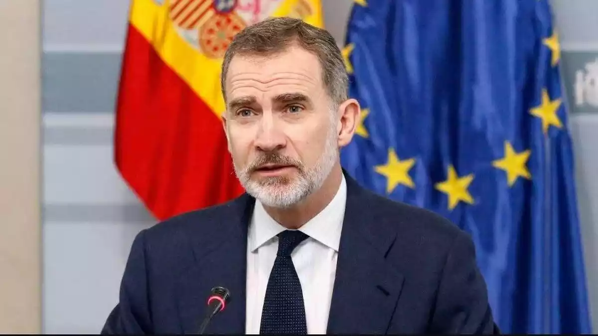 El rey Felipe VI durante su visita al Centro de Coordinación Operativo