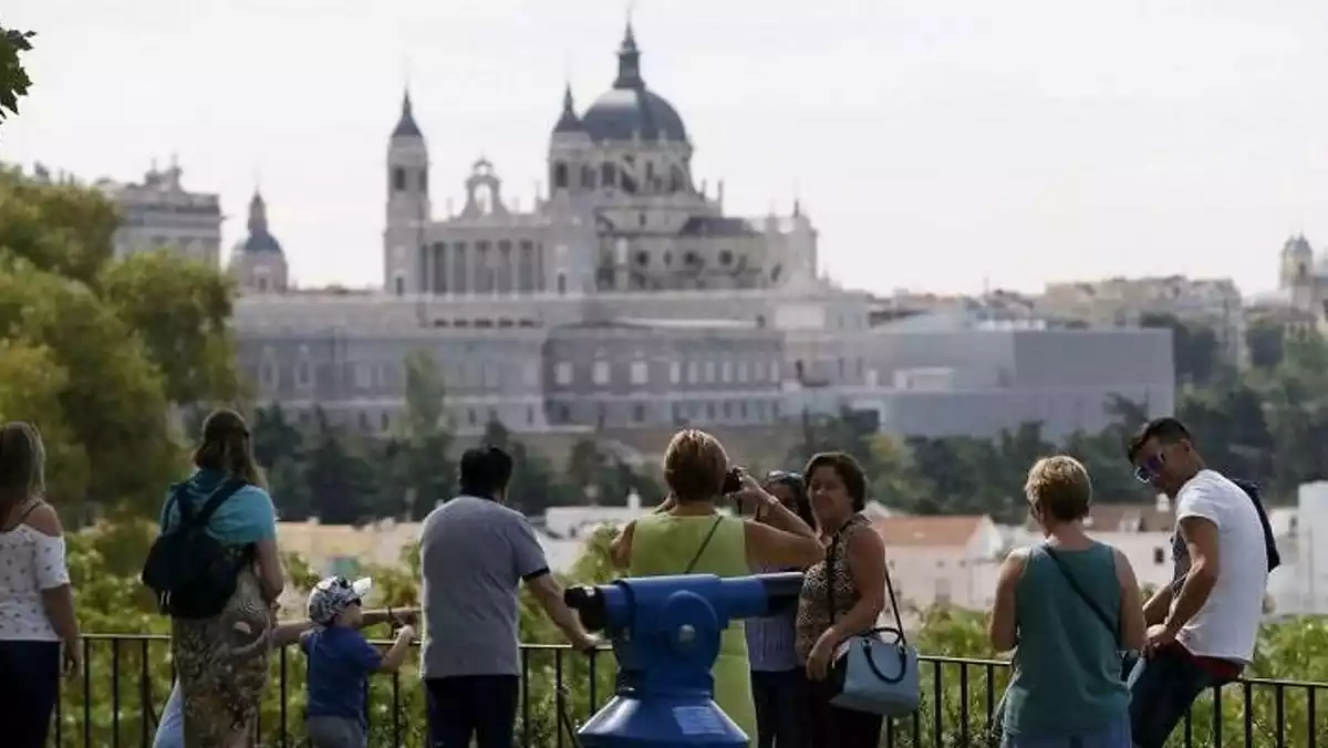 Turistas en una de las zonas más emblemáticas de Madrid