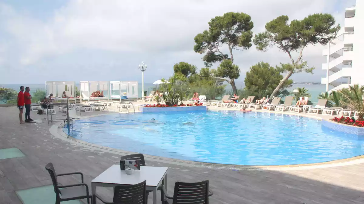 Pla general de la nova zona de piscina de l'hotel Best Negresco de Salou