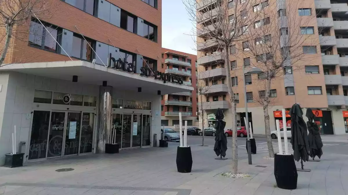 Imatge de l'entrada a l'Hotel SB Express Tarragona, tancat pel coronavirus.