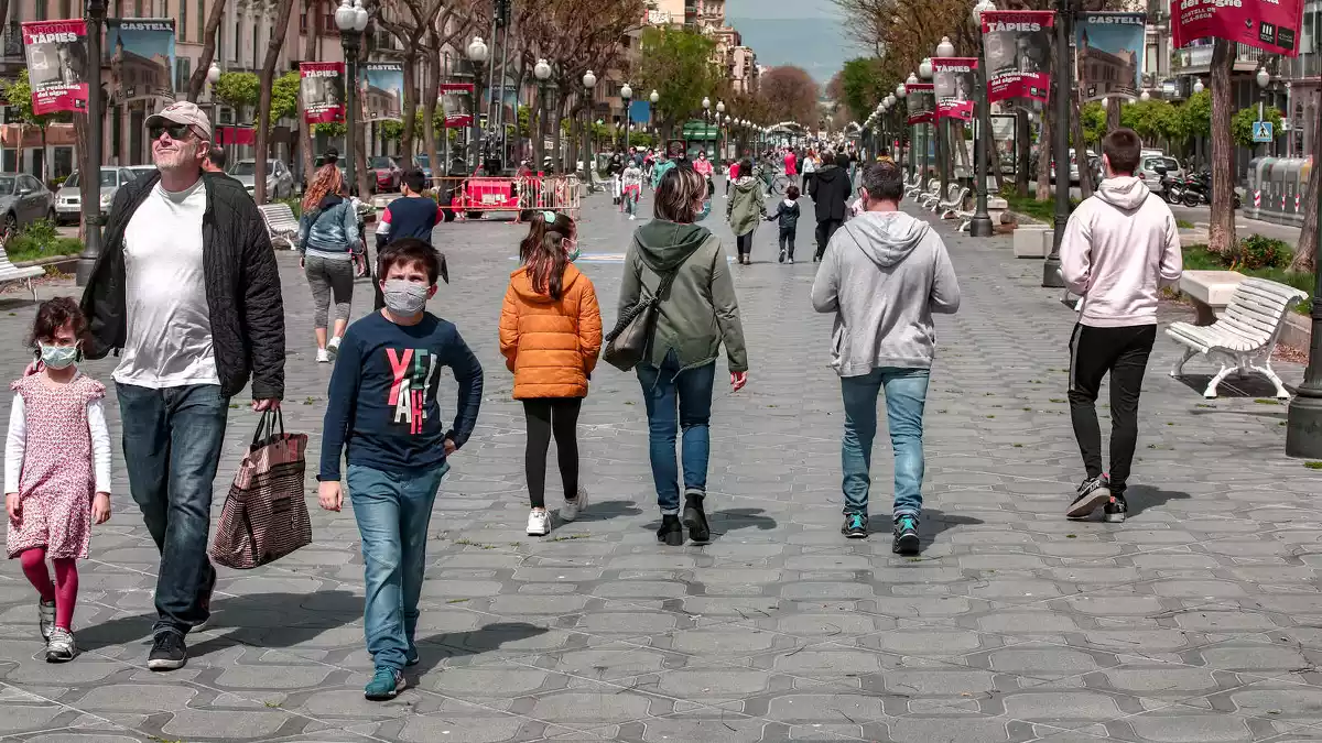 Els nens i nenes de Tarragona surten al carrer en confinament