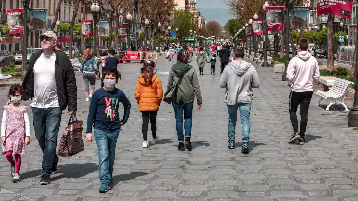 Els nens i nenes de Tarragona surten al carrer en confinament