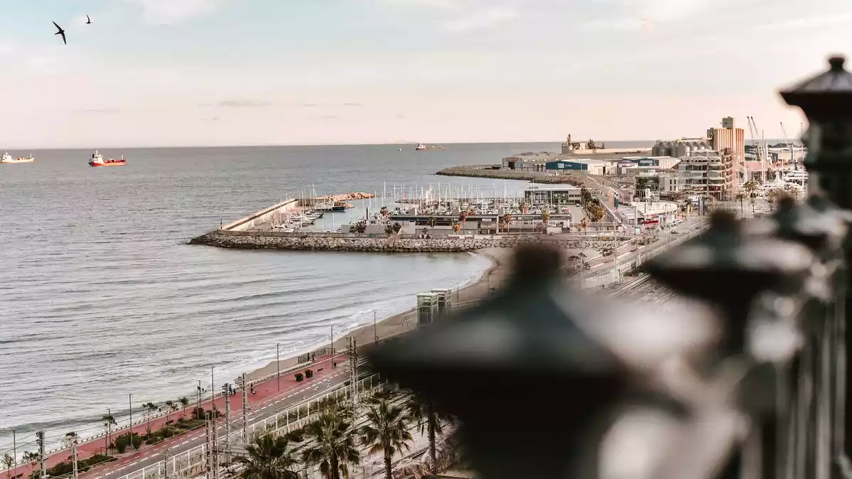 Imatge de la façana marítima de Tarragona, des del Balcó del Mediterrani