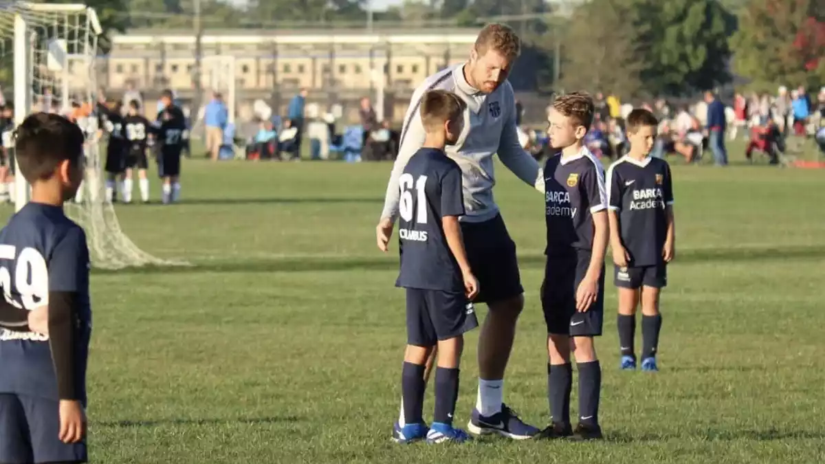 Gasparin, amb diversos jugadors de l'acadèmia a Estats Units