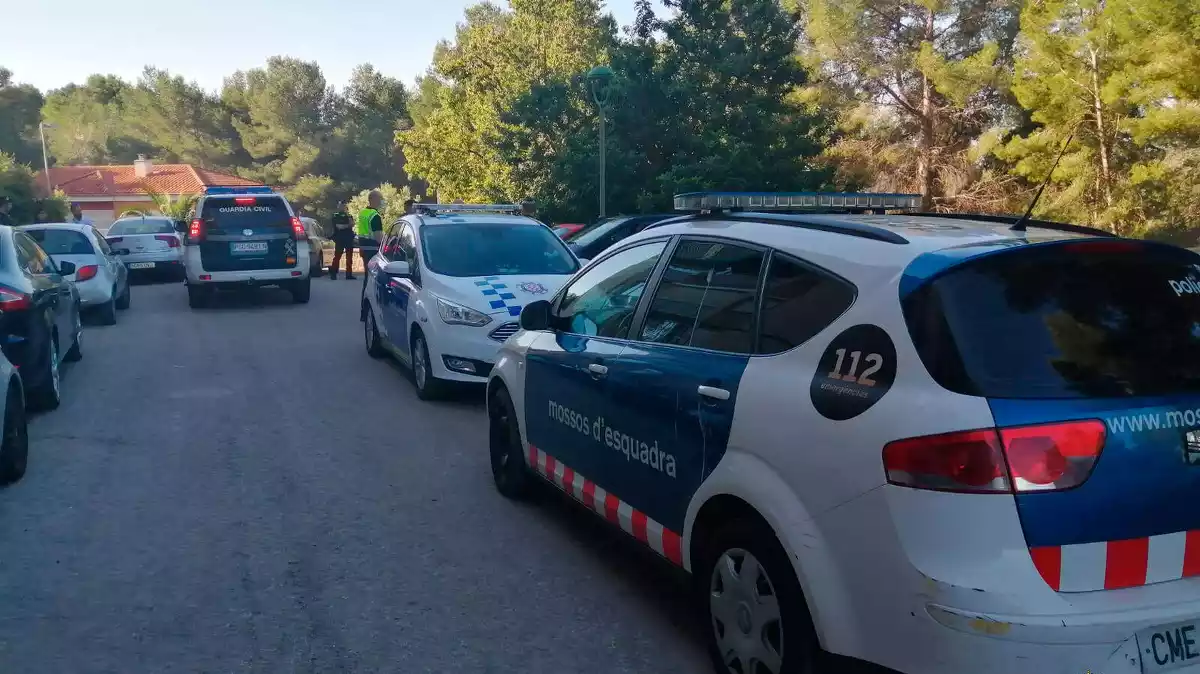 Els Mossos d'Esquadra i la Guàrdia Civil en un operatiu policial conjunt a Tarragona