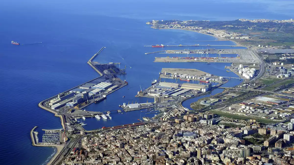 Imatge aèria de la ciutat i el Port de Tarragona