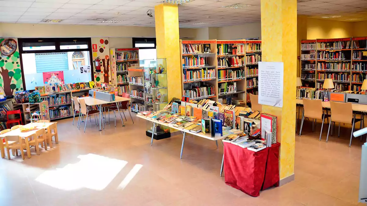 Imatge d'arxiu de l'interior de la Biblioteca de Roda de Berà