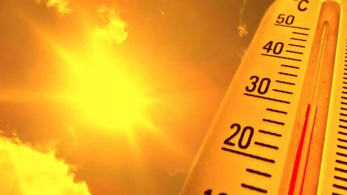 Imatge d'un termòmetre en un dia de calor