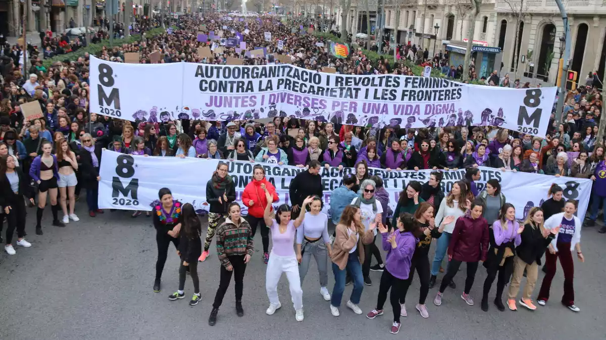 Una imatge de la capçalera de la manifestació feminista de Barcelona, el 8 de març de 2020
