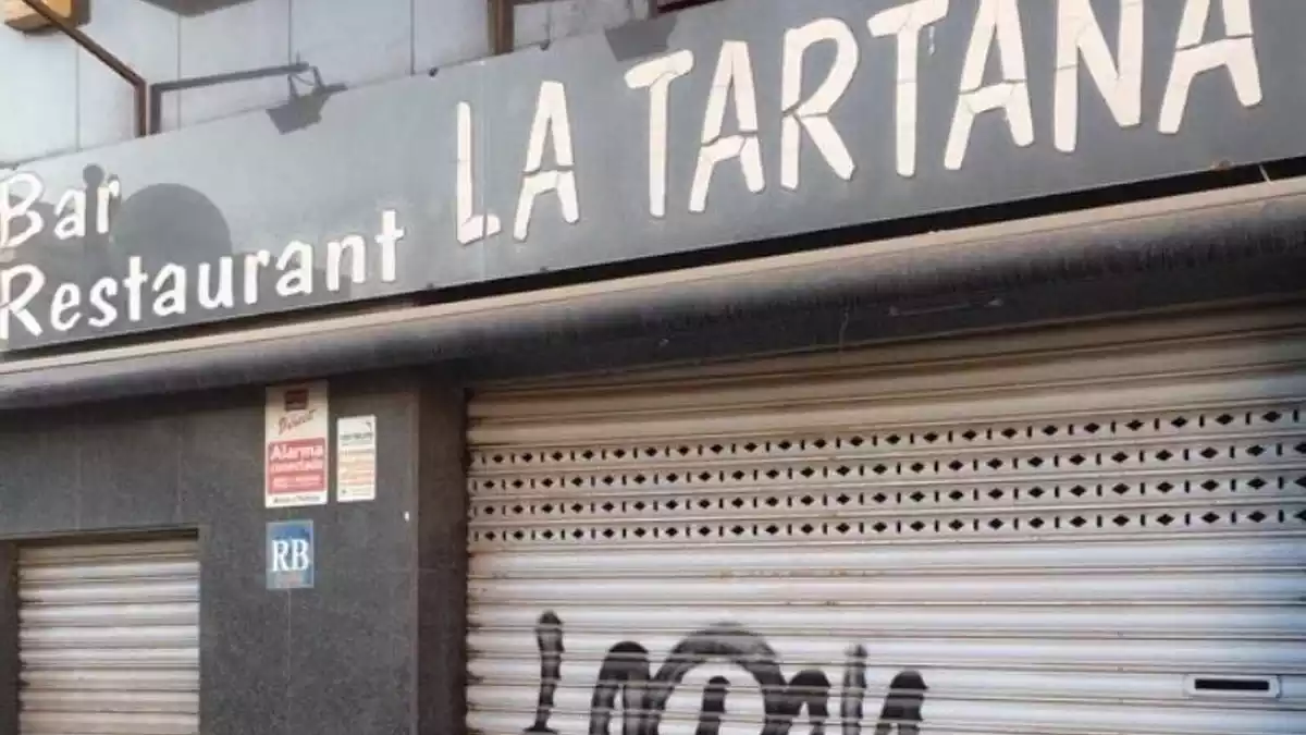 El bar restaurant La Tartana, a la plaça dels Carros