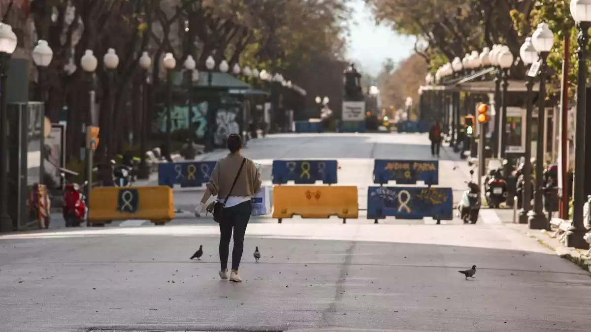 Imatge d'arxiu de la Rambla Nova amb els blocs de formigó tipus New Jersey