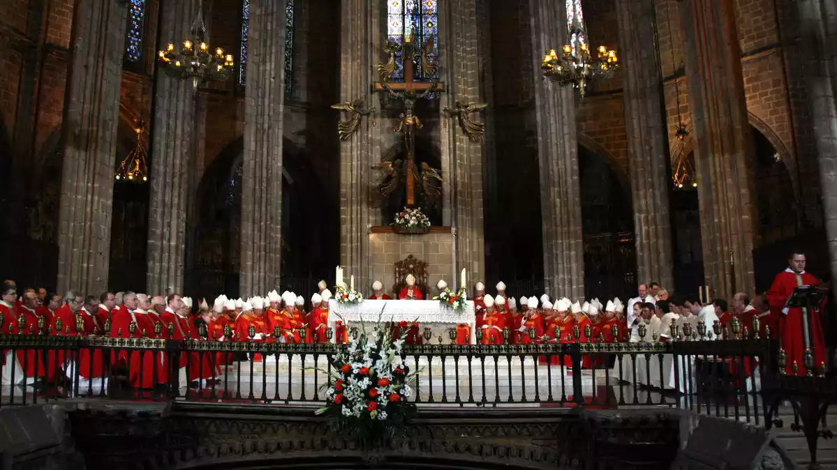 La catedral de Barcelona ha acollit la cerimònia de presa de possessió canònica de l'arquebisbe Juan José Omella