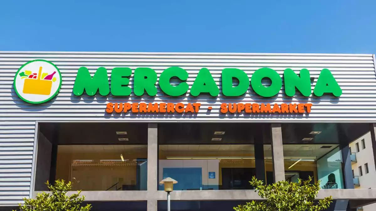 Exterior de un supermercado Mercadona en Girona, 2019