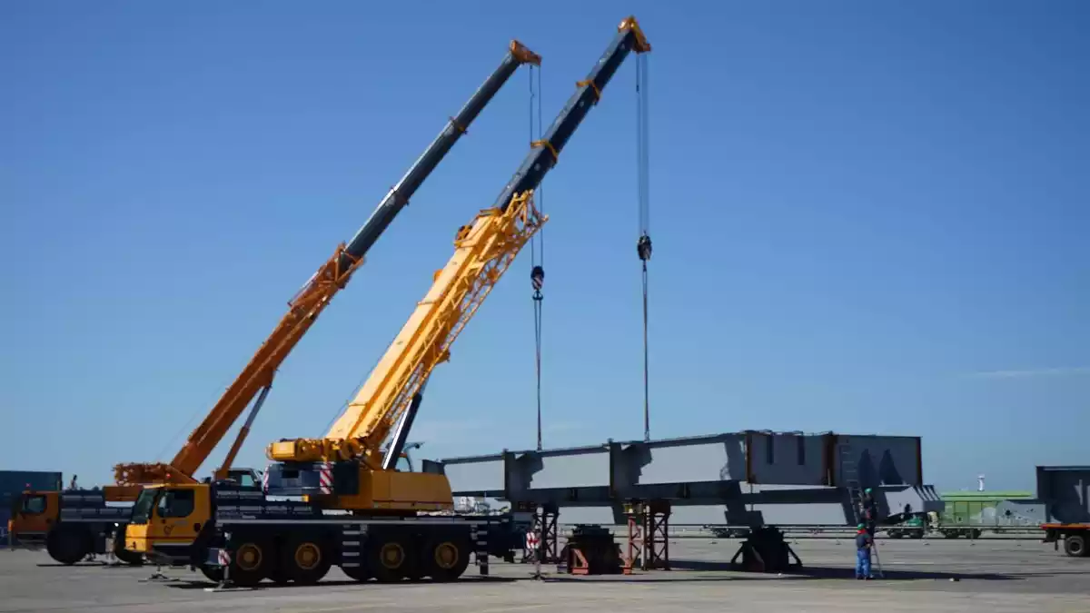 Una empresa munta un synchrolift al Moll de Cantàbria del Port de Tarragona