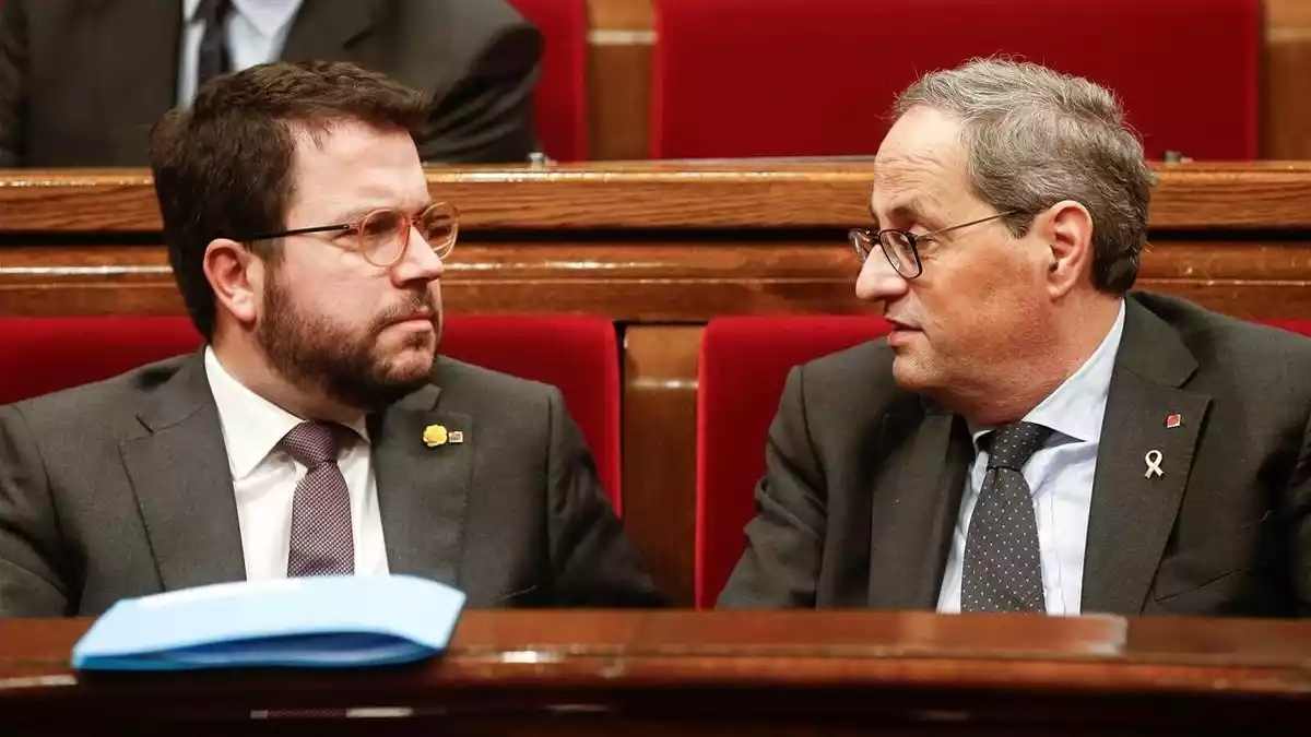 Pere Aragonès i Quim Torra, en una sessió de control al Parlament de Catalunya.