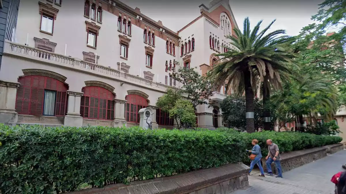 Imatge de la façana del centre sociosanitari Hestia Palau de Barcelona