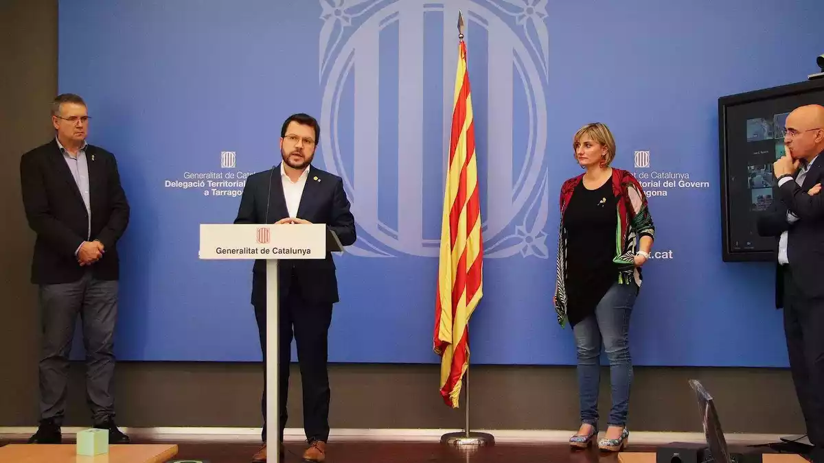 El vicepresident del Govern, Pere Aragonès, en roda de premsa a Tarragona amb la consellera Alba Vergés, l'alcalde Pau Ricomà i el delegat Òscar Peris el 15 de maig del 2020