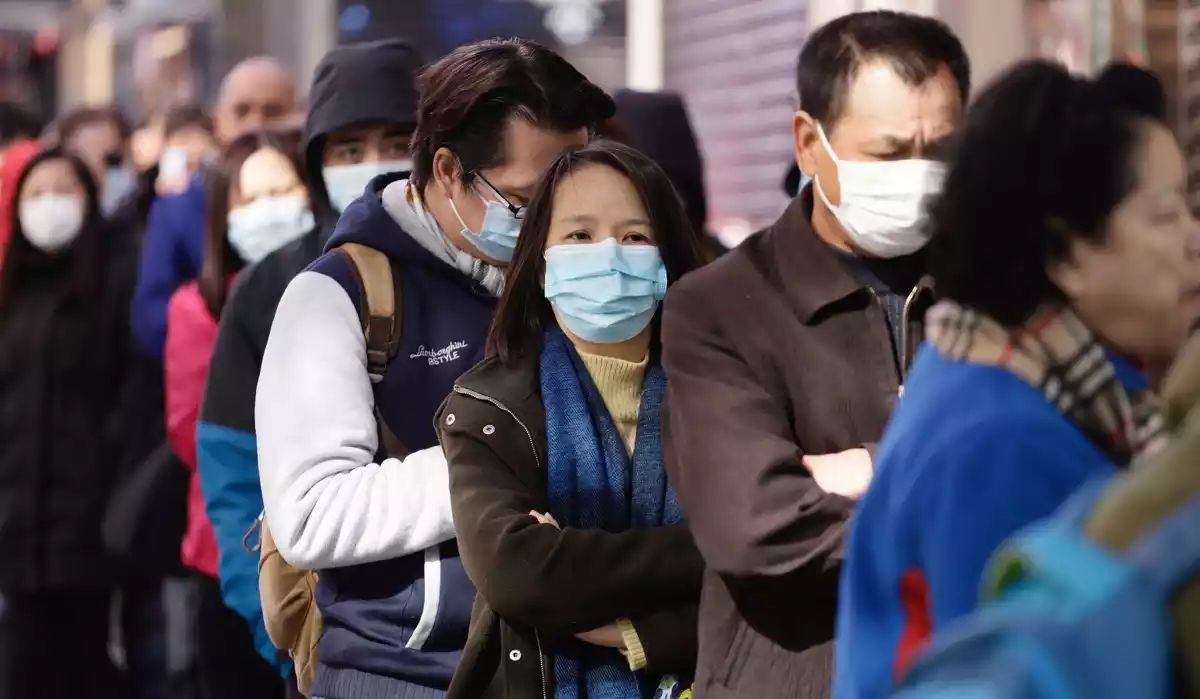 Xinesos amb màscares per prevenir el coronavirus de Wuhan el 30 de gener de 2020