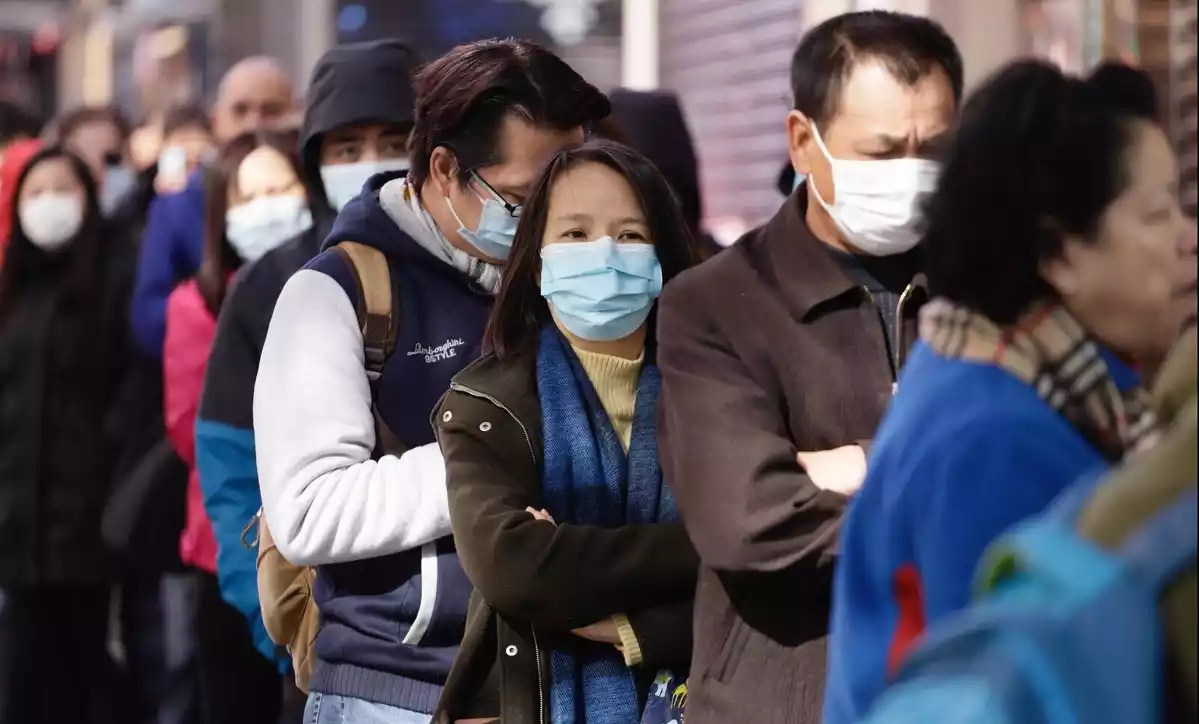 Xinesos amb màscares per prevenir el coronavirus de Wuhan el 30 de gener de 2020