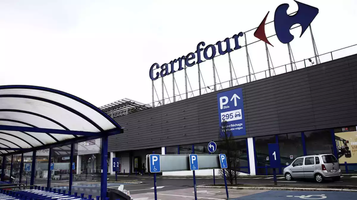 Fotografía del exterior de un Carrefour en Bélgica, enero de 2018