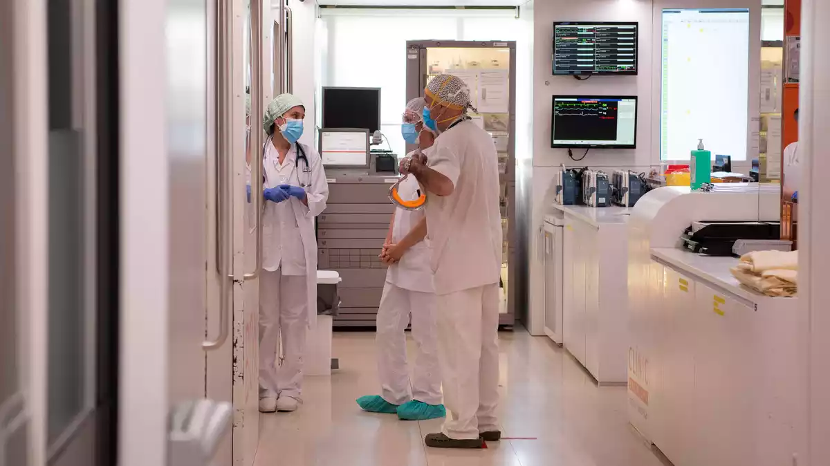 Professionals sanitaris atenen malalts de coronavirus a l'Hospital Clínic el 16 de maig de 2020