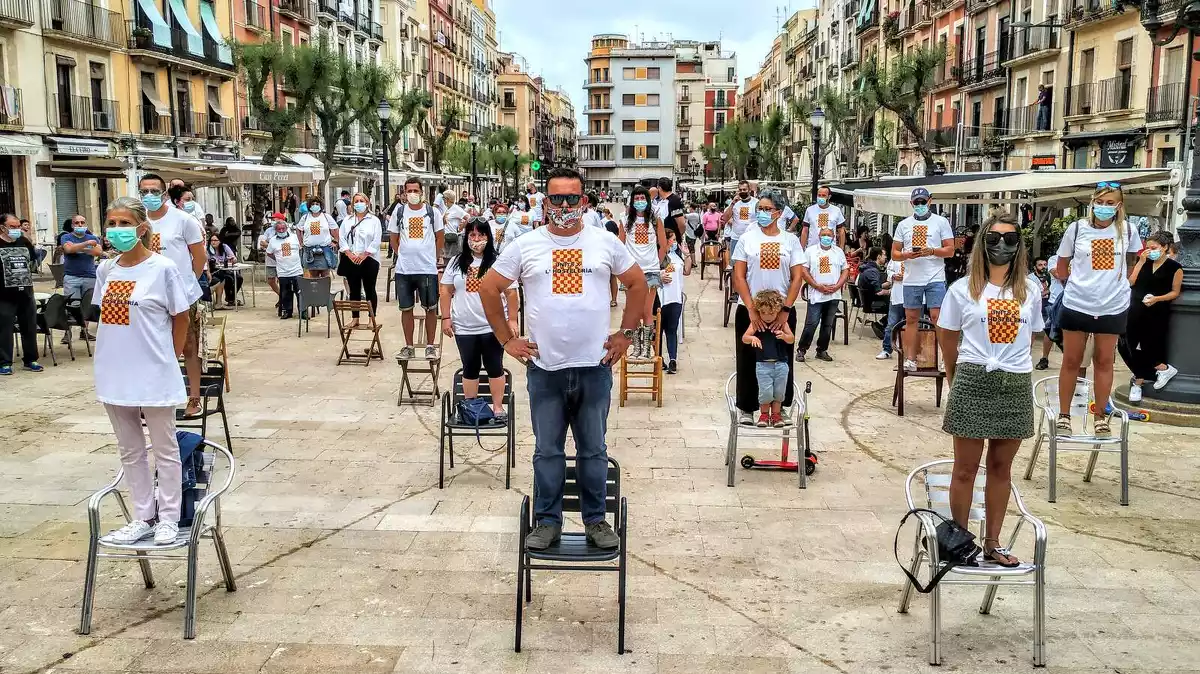 Una cinquantena d'empresaris de l'hostaleria de la ciutat de Tarragona s'uneixen per reivindicar que l'Ajuntament consensuï i impulsi mesures per salvar el sector.