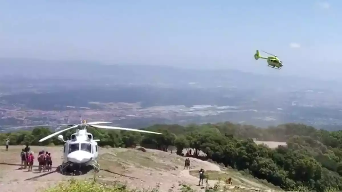 Captura de pantalla d'un vídeo d'un rescar amb helicòpter a La Mola, Matadepera, 06/06/2020
