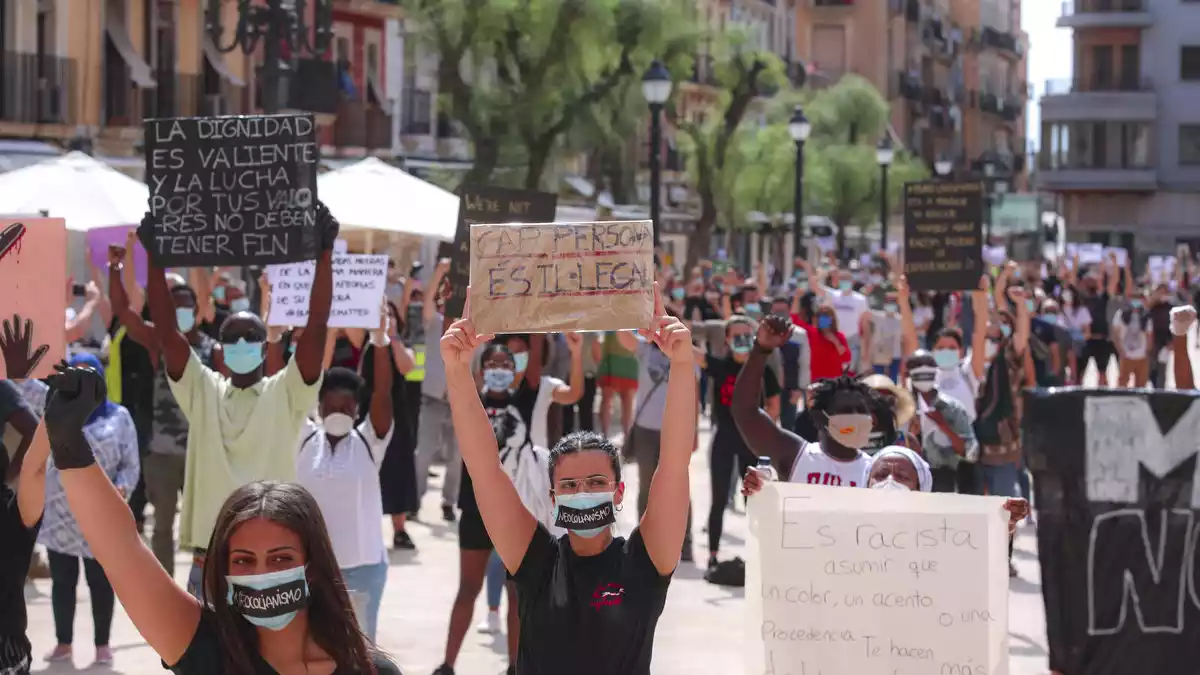 Les imatges de la concentració en contra del racisme a Tarragona