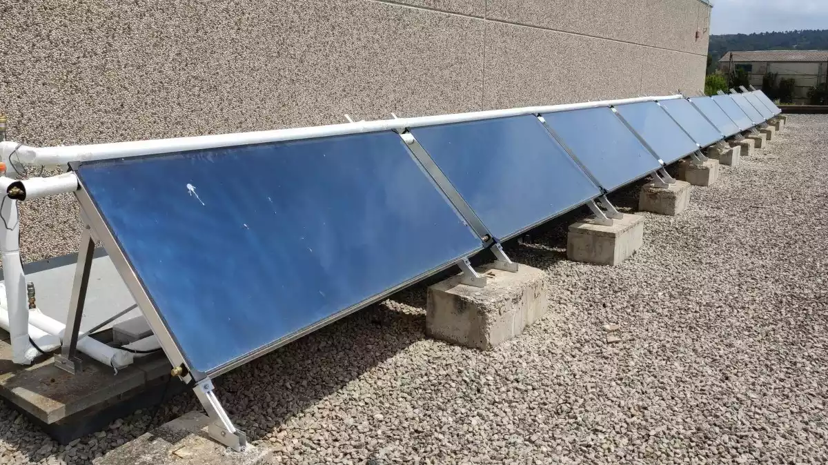 Plaques solars instal·lades al pavelló de Sarral